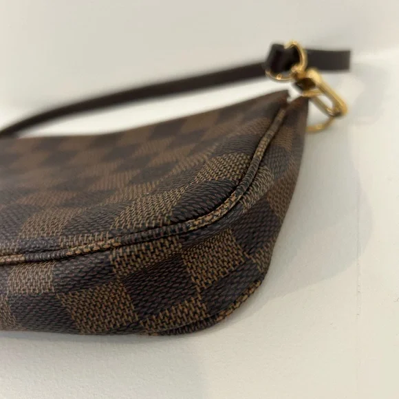 Louis Vuitton Pochette Accessoires - Picture 7 of 13